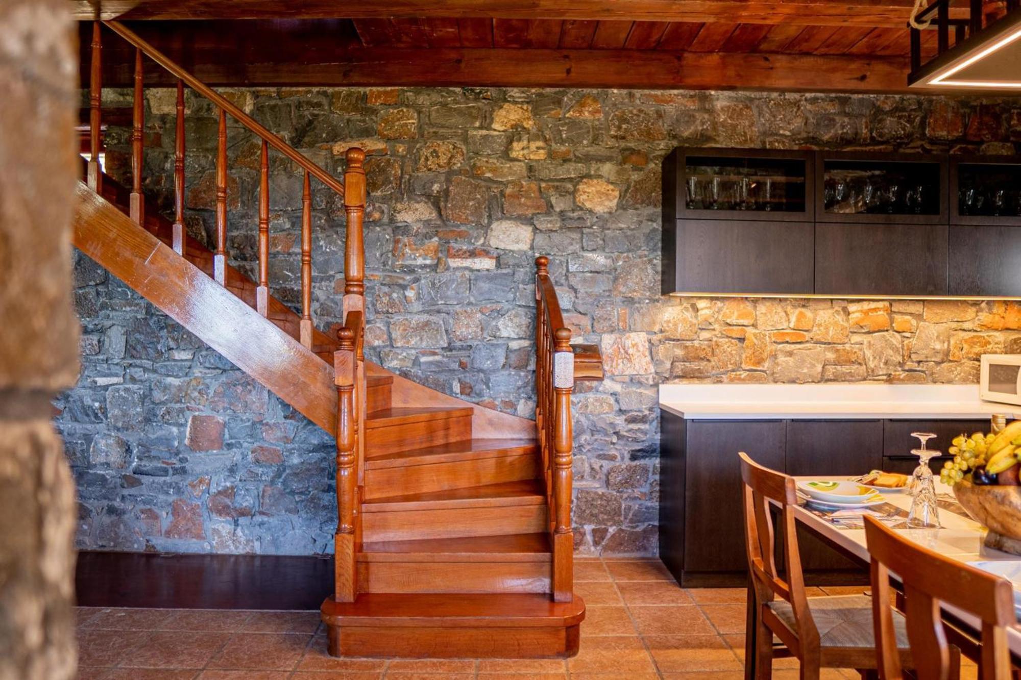 Iris Stone Built Villa มิลาโตส ภายนอก รูปภาพ