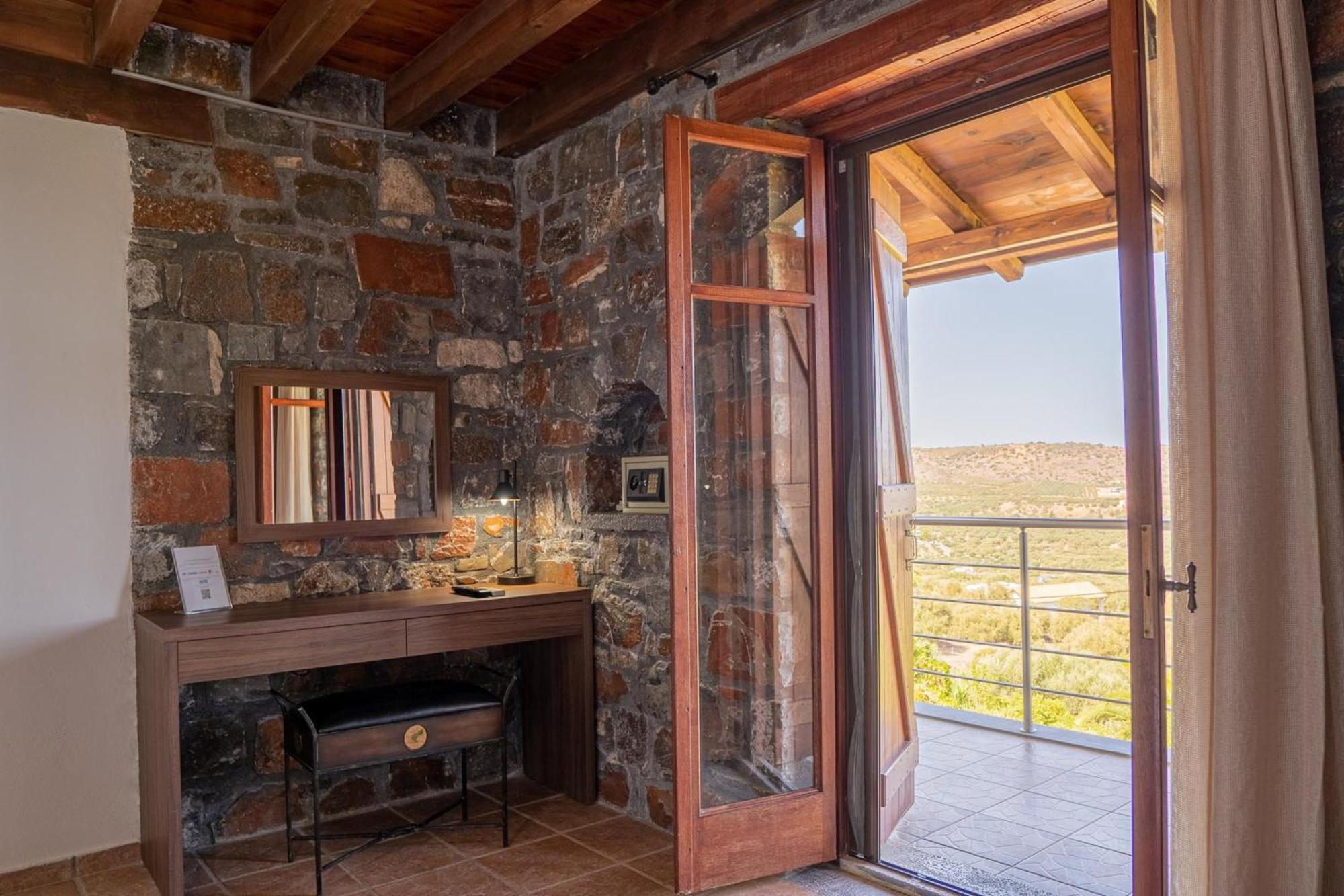Iris Stone Built Villa มิลาโตส ภายนอก รูปภาพ